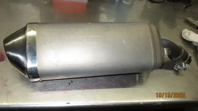 2011-2015 SUZUKI GSXR 600 OEM EXHAUST SYSTEM in Sport Bikes in Barrie - Image 2