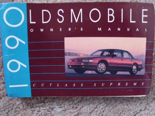 1990 Oldsmobile Owner's Manual dans Autres pièces et accessoires  à Delta/Surrey/Langley