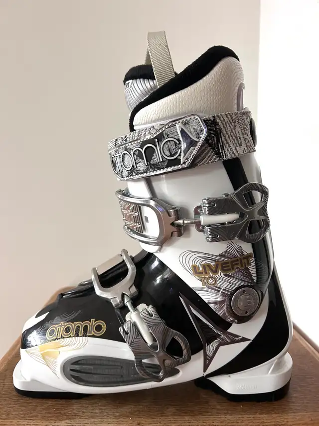 Bottes de skis neuves, femme/ fille, Atomic Livefit 70,  grand 7 in Ski in Laval / North Shore - Image 2