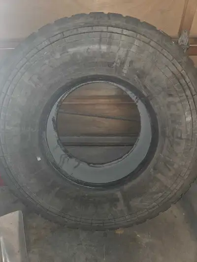Michelin xzy 3. 425/65/22.5 used steer tire no cuts or patches even wear 20/32nds tread life asking...