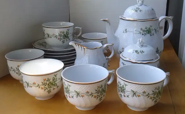 Exclusive Hungary Hollóháza 17 piece fine porcelain set628632715503391224