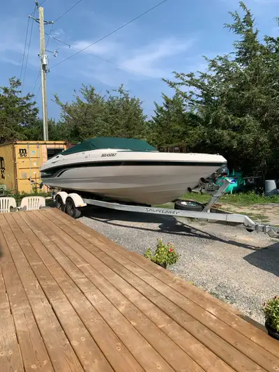 24’ Bow rider very deep hull ,excellent boat for the big lakes .5.7 fuel injection Very meticulously...