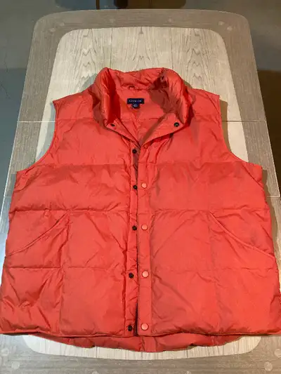 Men’s XL Vest. New never worn. Smoke and pet free home., View more