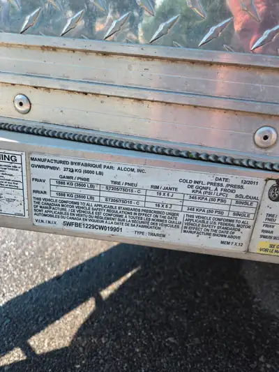 All aluminum with upgrades including 15 in aluminum wheels, 15 inch radials, all LED lighting, 76 in...