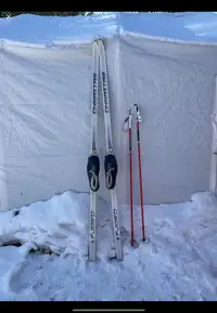 Ensemble de skis de fond vintage à 3 pins