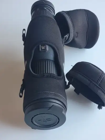 In excellent condition Comes with lens covers and neoprene cover (no box) Can ship for extra