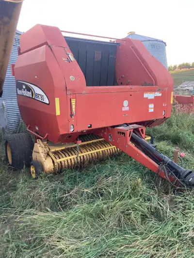 New holland br780a round baler. Mega wide pickup. Auto wrap. Baler runs good. Twine only. Possibly w...