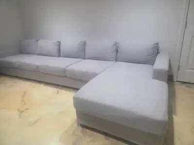 Modern, stylish, and comfortable Structube sectional sofa in excellent condition. ️ Features: • Cont...