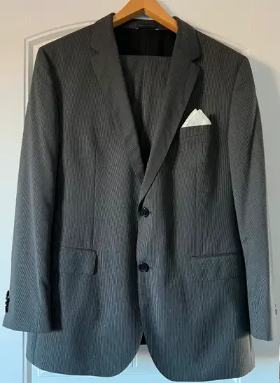 Hugo Boss Men’s Suit 44R –  with Pocket Square and Garment Bag, View more