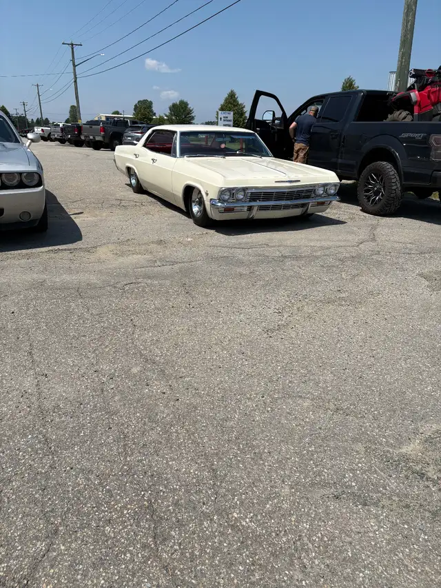 1965 Impala four door hardtop in Classic Cars in Miramichi - Image 4