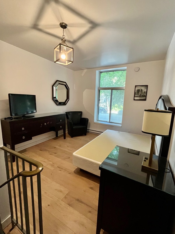 Downtown furnished apartment, utilities included, sublease Locations