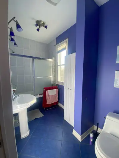 Bonjour ! Je quitte ma colocation le 1er décembre et mes colocataires recherchent une nouvelle perso...