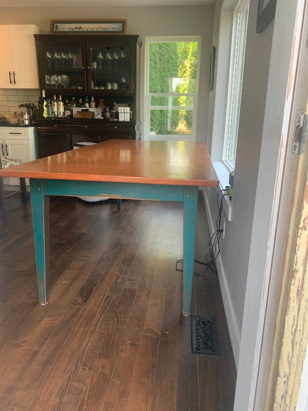 For sale solid custom made dining table one piece no leaf’s Dining