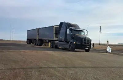 Hey I am selling my 2018 Western Star DD 15 with a 82 inch sleeper and a 13 speed Eaton Fuller Trans...