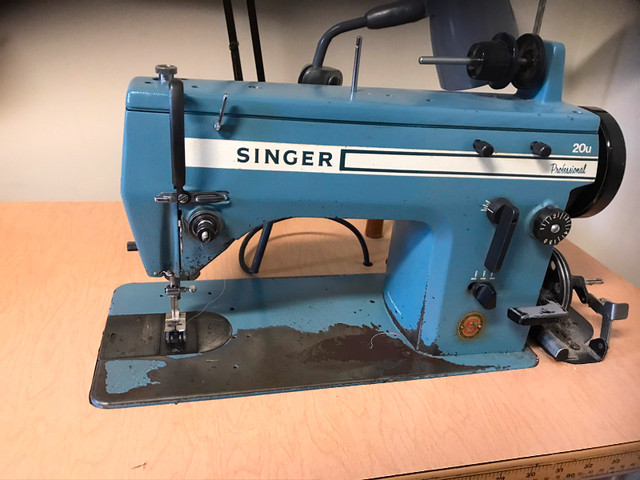 Industrial Singer Sewing Machine in Hobbies & Crafts in Renfrew - Image 2