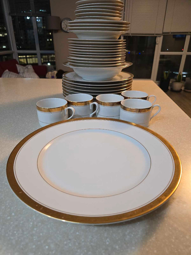 Elegant,  vintage Epoch Collection Victoria Gold dinnerware set in Kitchen & Dining Wares in Delta/Surrey/Langley - Image 2