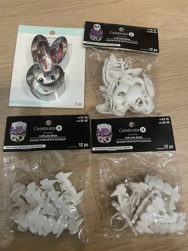 Baker’s supplies, Brand new cookie cutters, cupcakes rings