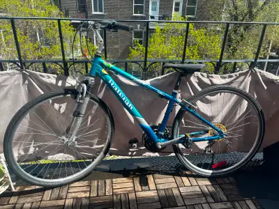 95$ négociable. Velo hybride de ville, View more