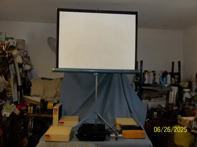 Kodak Carousel Projector with Five Carousel Trays and  Screen in Arts & Collectibles in Grand Bend - Image 2