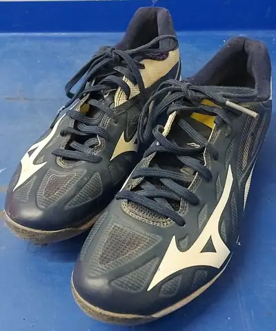MIZUNO BASEBALL / SOFTBALL CLEATS (size 8.5), View more