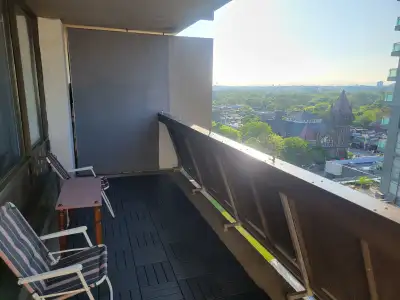 Studio for rent!!! right in front of the Spadina station. 1700$ first and last, Minimum one year lea...