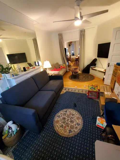Huge 3 Bedroom + Den Apt. Eat in kitchen, dishwasher, den & sun room, back deck for BBQ, free laundr...
