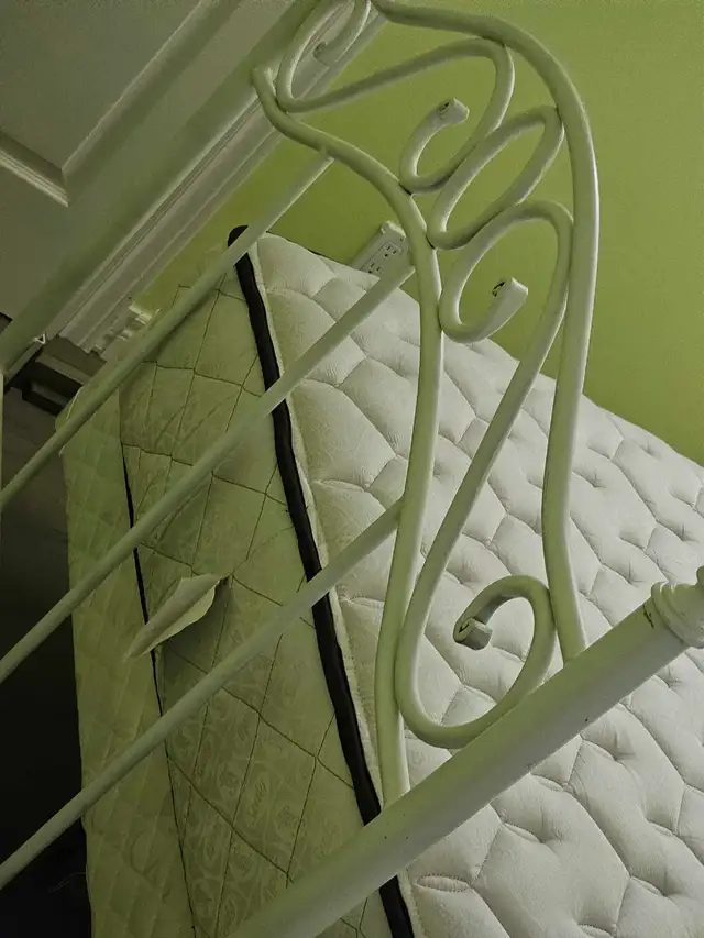 Twin bed for sale in Beds & Mattresses in Kitchener / Waterloo - Image 5