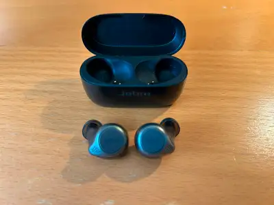 Excellent pair of noise-cancelling Jabra 75t earbuds. Got some new ones for my birthday. These are a...