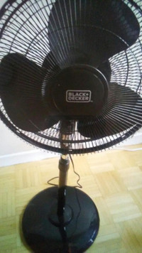 Like NEW Black + Decker Stand Fan with Remote, Very Cool & Quiet