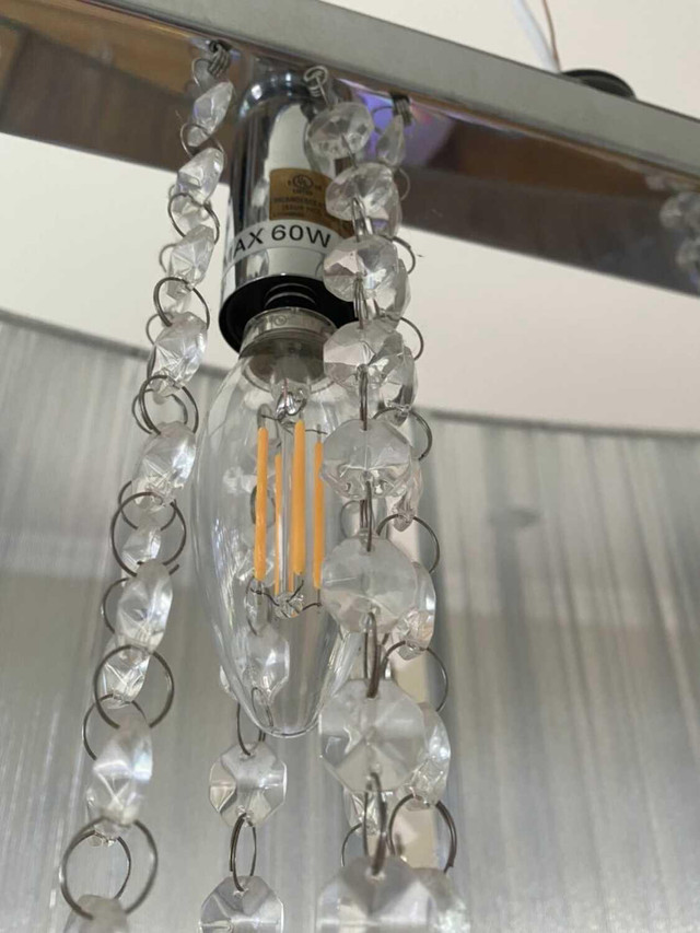 Beautiful silver treads, metal and crystals Chandelier  dans Éclairage intérieur et plafonniers  à Ville de Montréal - Image 2