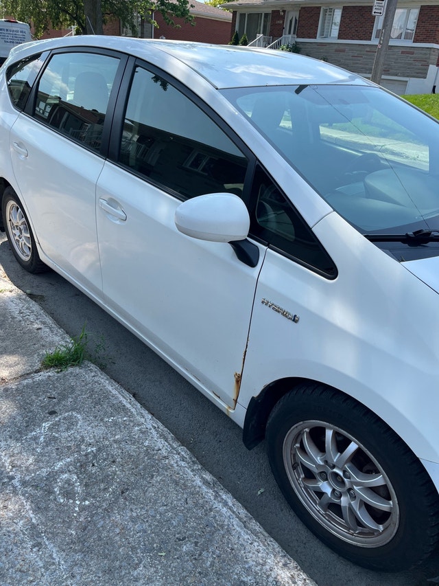 Toyota Prius V — photo 3