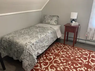 Room for rent in shared house with owners on site Private single room, shared kitchen and bathroom L...