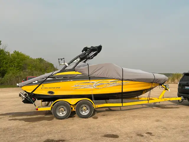 2012 CROWNLINE 215 SS 5.7 V8 BOAT in Powerboats & Motorboats in Winnipeg - Image 5