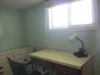 A basement room in student house near Mohawk for student rent