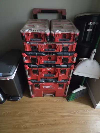 Milwaukee pack out, View more