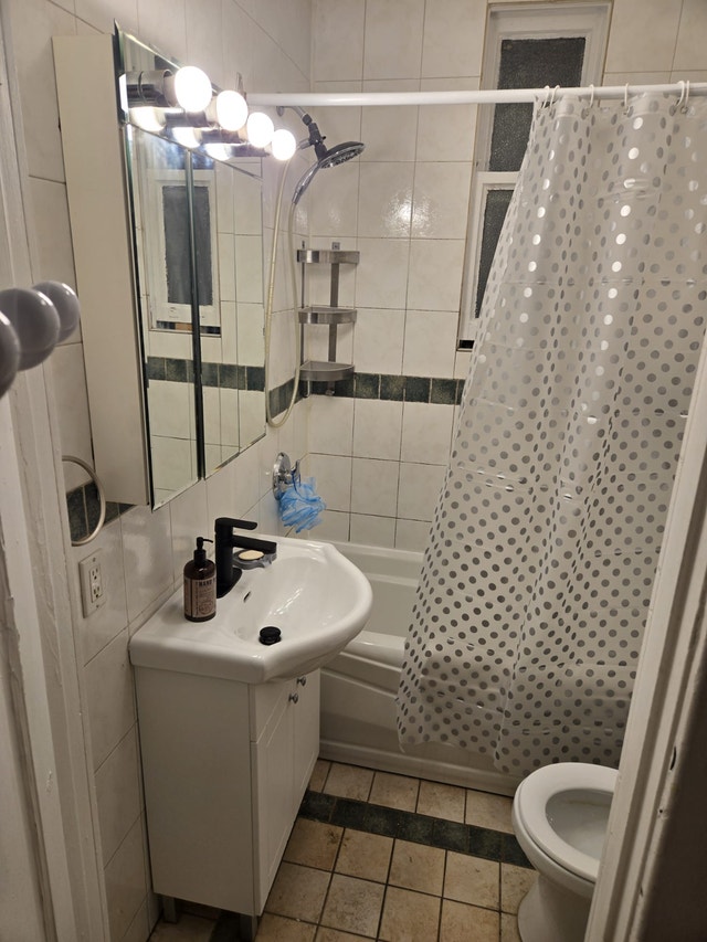ROOM FOR RENT FACING UDEM, REM AND METRO E.MONTPETIT. — photo 2