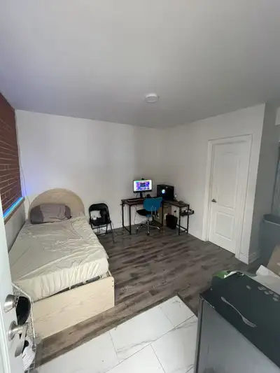 2 bedrooms for rent-Location near Chinatown!