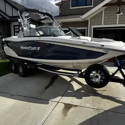 For sale is our exceptionally clean 2018 50th Anniversary MasterCraft XT22, one of the most versatil...