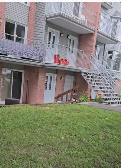 2 chambres et une salle de bain + patio