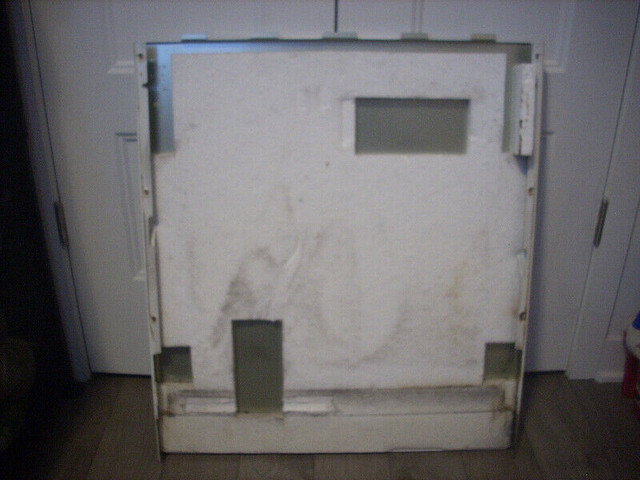 DISHWASHER FRONT PANEL WITH INSULATION BOSCH MODEL SHU43C02UC dans Lave-vaisselles  à Ouest de l’Île - Image 2