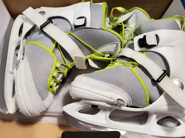 K2 Marlee Ice Skate Size 1-5 in Skates & Blades in City of Toronto - Image 3