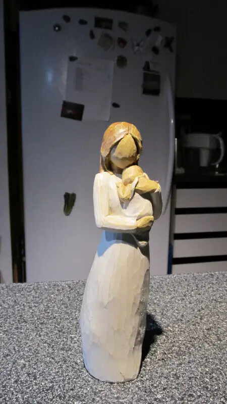 Willow tree Angel of Mine figurine. in Arts & Collectibles in Oakville / Halton Region - Image 2