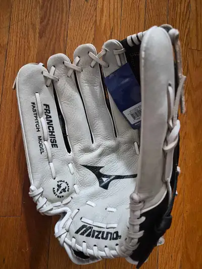 BRAND NEW w Tags Mizuno Franchise Series fastpitch softball glove LEFT HAND Throw players For left h...