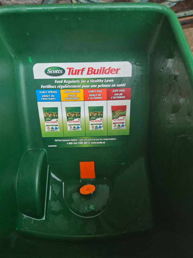 Scotts Turf Builder in Plants, Fertilizer & Soil in Barrie - Image 2