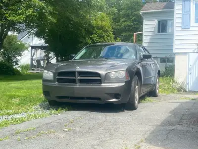 2009 charger in emaculent shape, all new exhaust, breaks, rear abs sensors egr valve rockers panels...