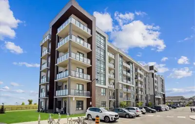 Lakeside living right at Ontario's waterfront shore. Lovely 1 bedroom 1 bathroom spacious layout, 5t...