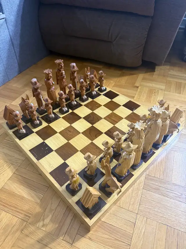 Vintage Wooden Chess Set in Toys & Games in City of Toronto - Image 3