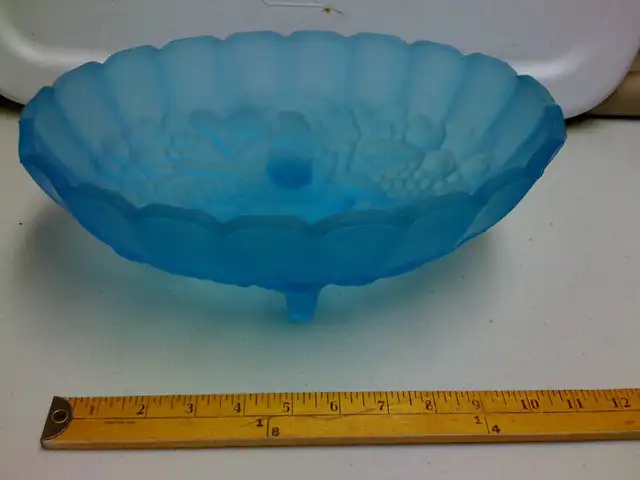 Plat à fruits bleu givré in Kitchen & Dining Wares in Thetford Mines - Image 2