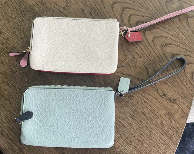 Coach Dble Wristlet $75each in Bags & Luggage in Hamilton - Image 4