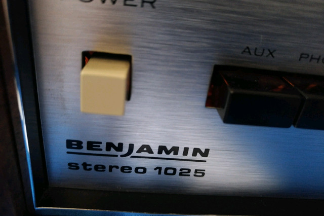 Vintage Benjamin Elac Miracord 620 B Model 1025 in Stereo Systems & Home Theatre in City of Toronto - Image 3